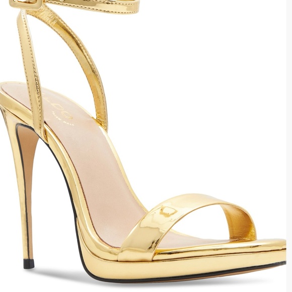 Size 10 Gold Metallic Heel (Brand New Never Worn with original box) - Picture 2 of 3